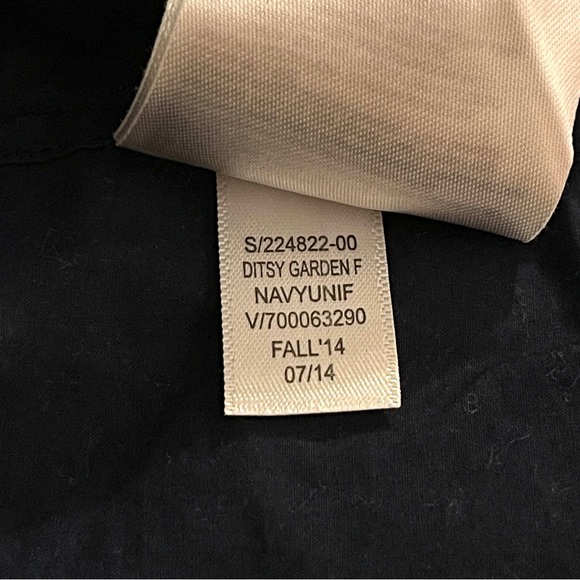 GAP Ditsy Floral Navy Vintage Long Sleeve Button Down Shirt, Medium - Picture 9 of 9